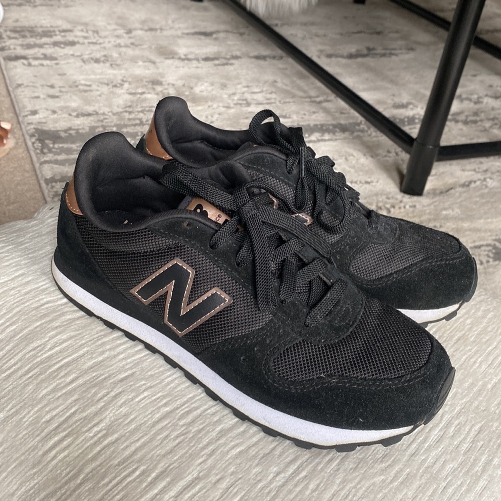 New balance sneakers 💫  size 7